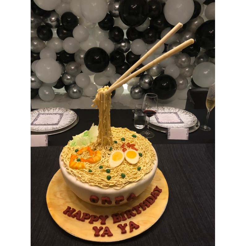 3D Giant Noodle Cake Design