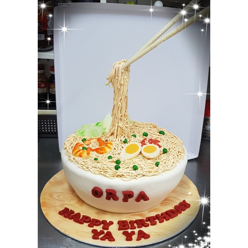 3D Giant Noodle Cake Design